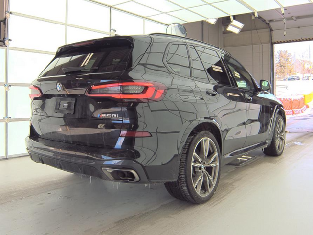 2022 BMW X5 M50i