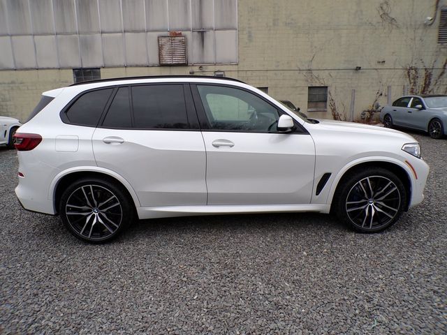 2022 BMW X5 M50i