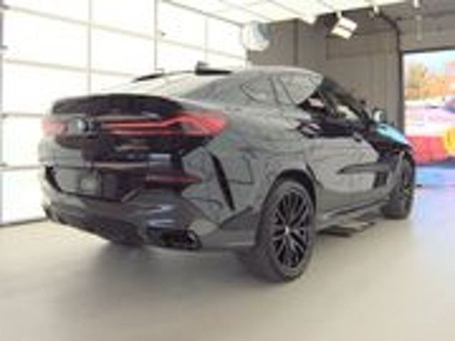 2022 BMW X6 M50i