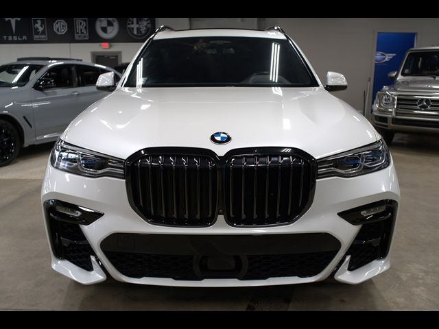 2022 BMW X7 M50i