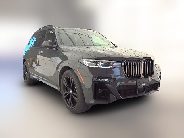 2022 BMW X7 M50i