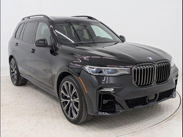 2022 BMW X7 M50i