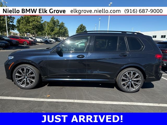 2022 BMW X7 M50i