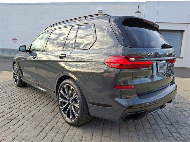 2022 BMW X7 M50i