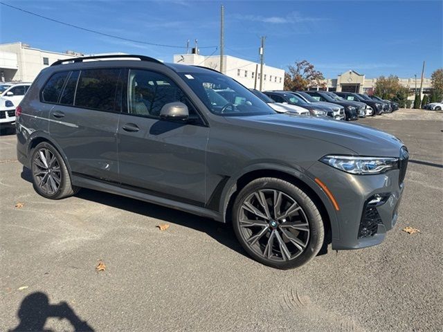 2022 BMW X7 M50i