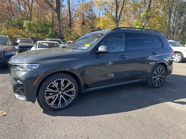 2022 BMW X7 M50i