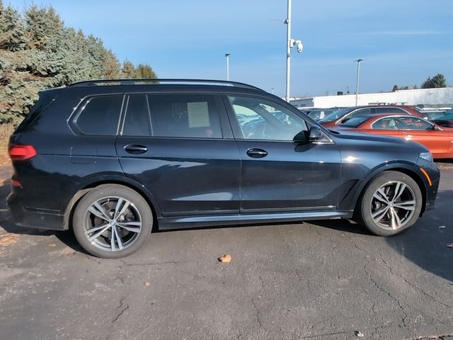 2022 BMW X7 M50i