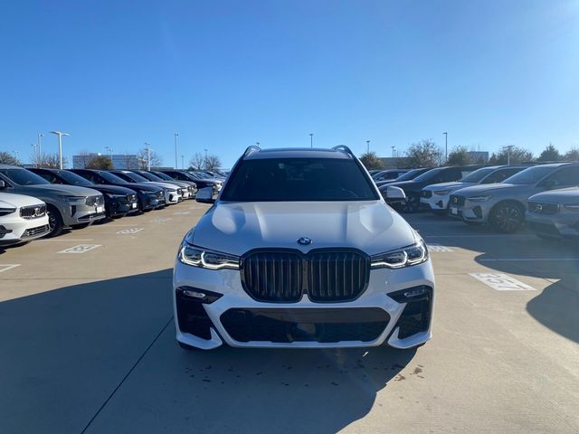 2022 BMW X7 M50i