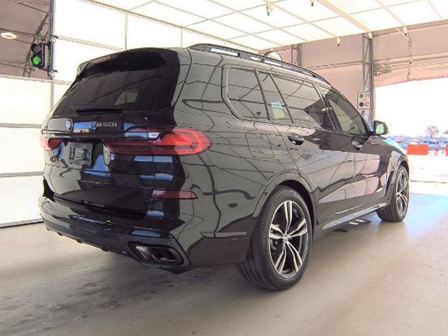 2022 BMW X7 M50i