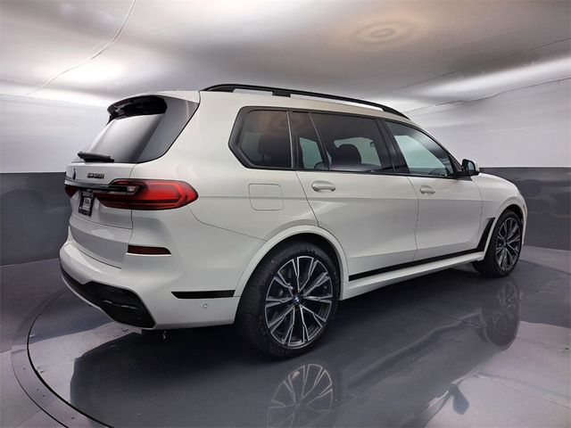 2022 BMW X7 M50i