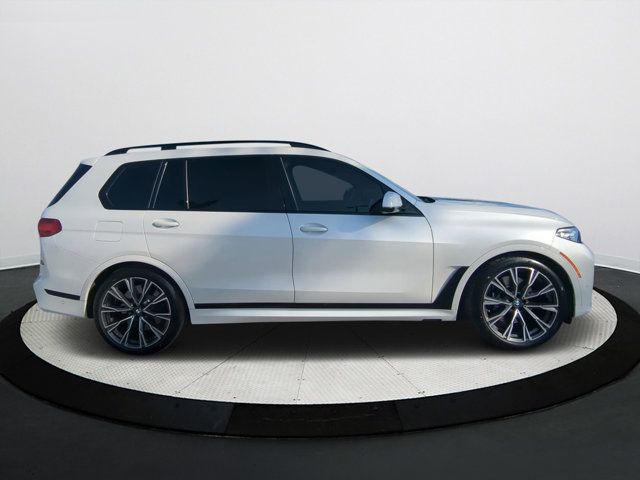 2022 BMW X7 M50i