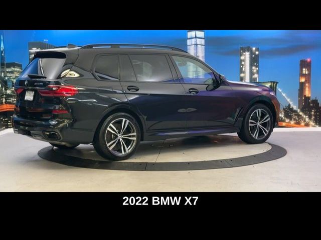 2022 BMW X7 M50i