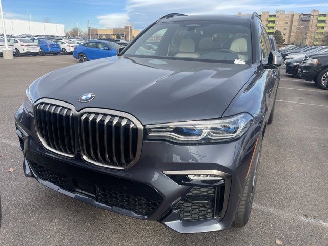 2022 BMW X7 M50i