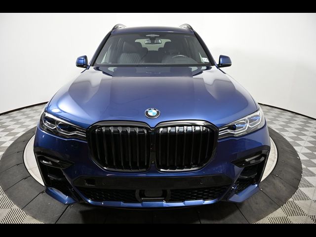 2022 BMW X7 M50i