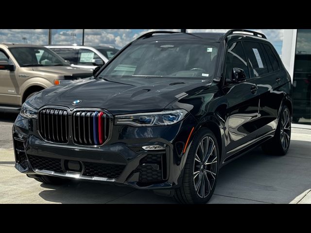 2022 BMW X7 M50i