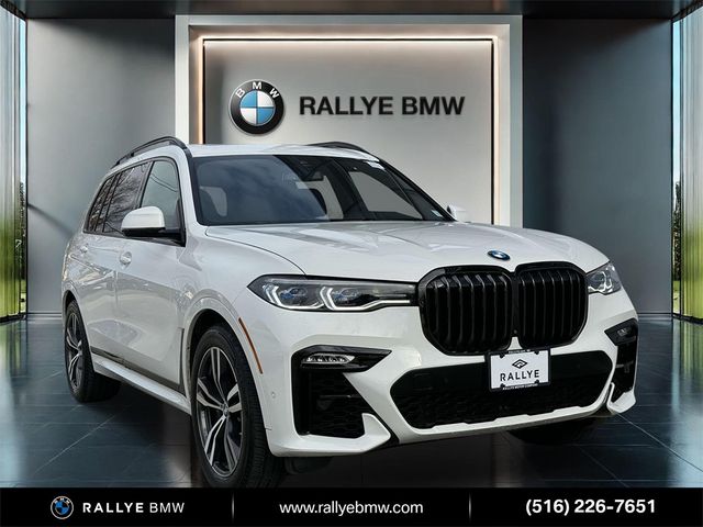 2022 BMW X7 M50i