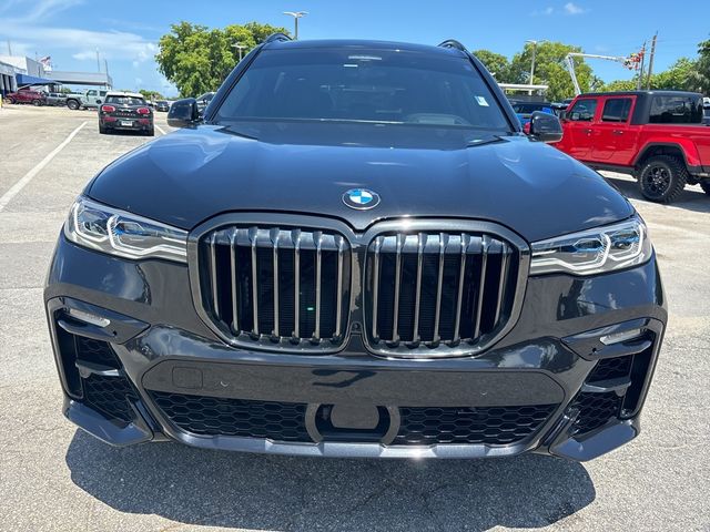 2022 BMW X7 M50i