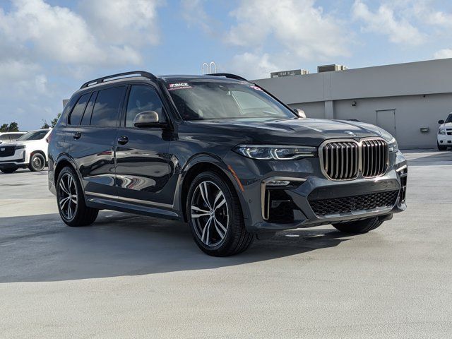 2022 BMW X7 M50i