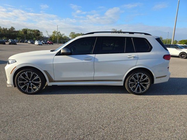 2022 BMW X7 M50i