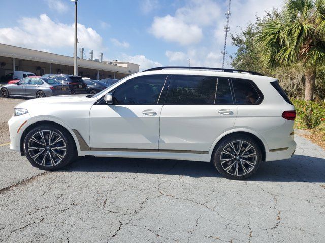 2022 BMW X7 M50i