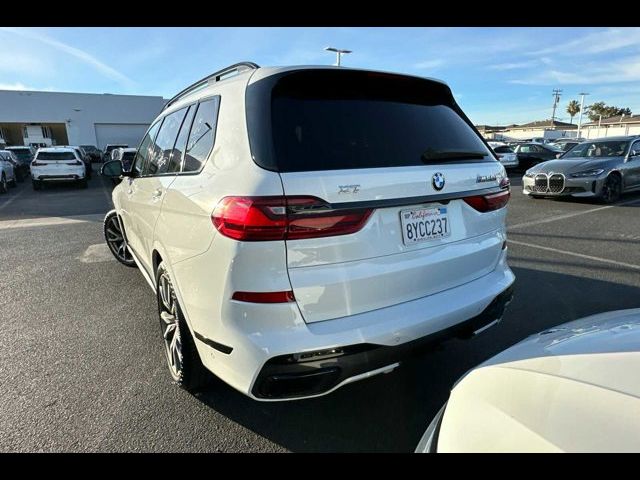 2022 BMW X7 M50i