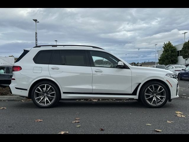 2022 BMW X7 M50i