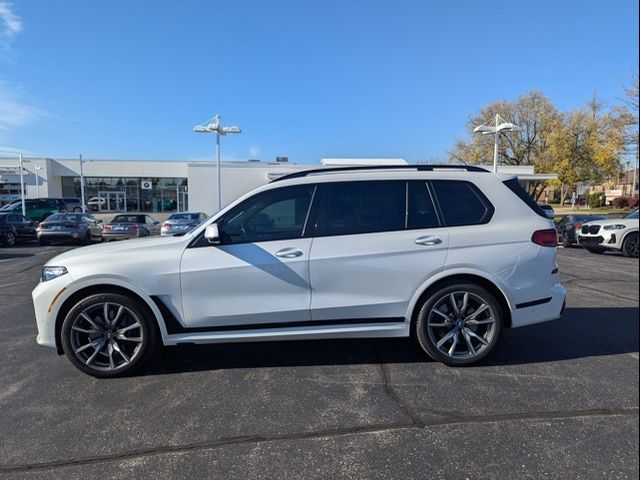 2022 BMW X7 M50i