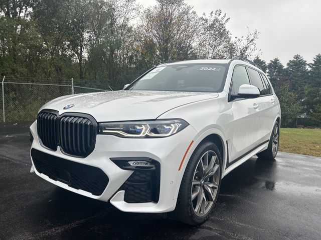 2022 BMW X7 M50i