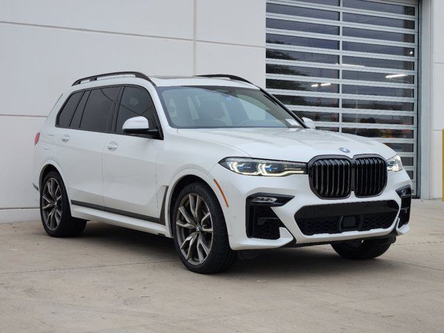 2022 BMW X7 M50i