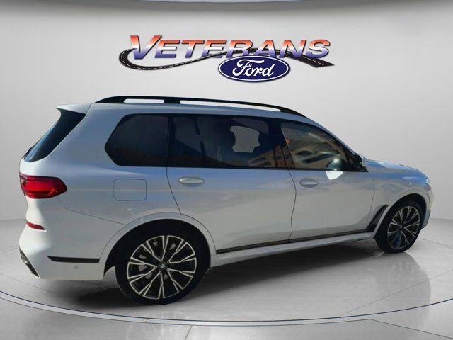 2022 BMW X7 M50i