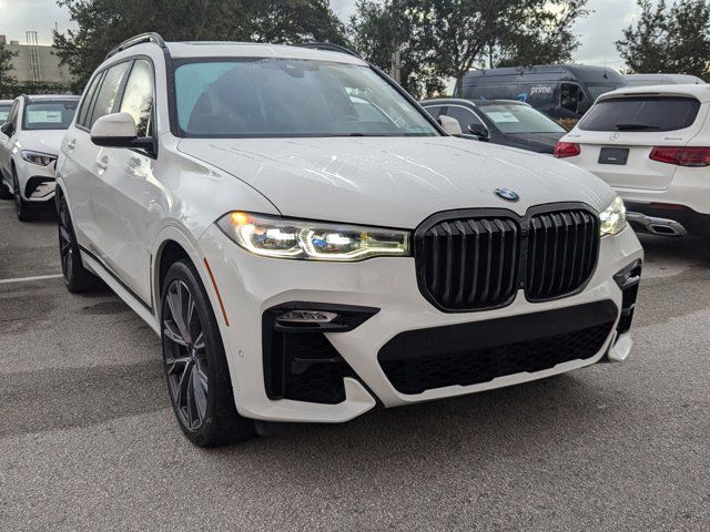 2022 BMW X7 M50i