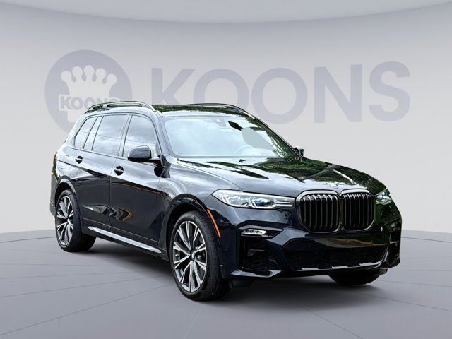 2022 BMW X7 M50i