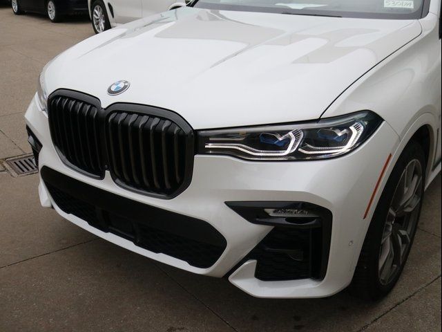 2022 BMW X7 M50i