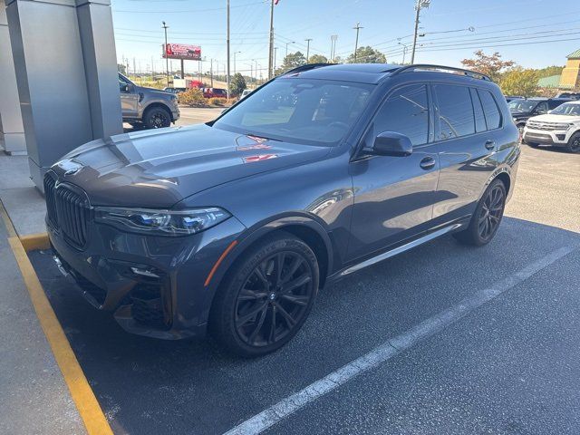 2022 BMW X7 M50i