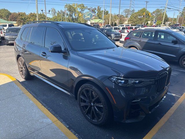 2022 BMW X7 M50i