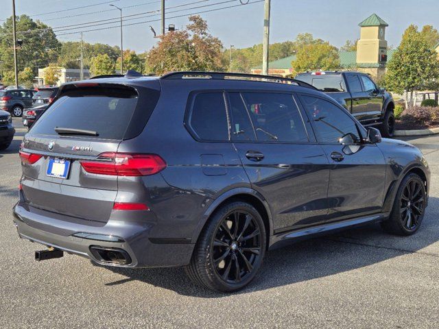 2022 BMW X7 M50i