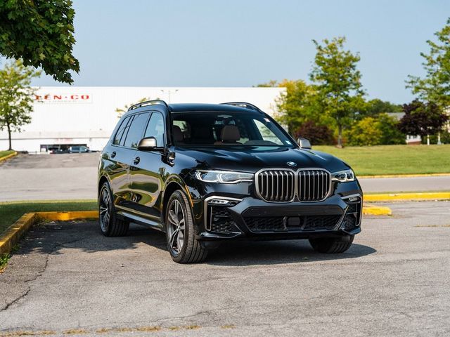 2022 BMW X7 M50i