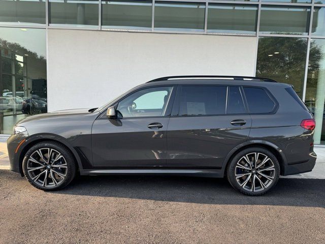 2022 BMW X7 M50i