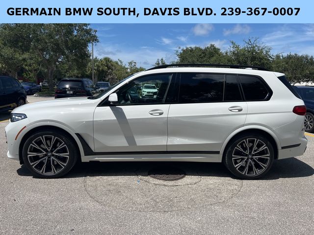 2022 BMW X7 M50i