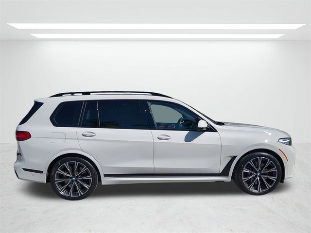 2022 BMW X7 M50i