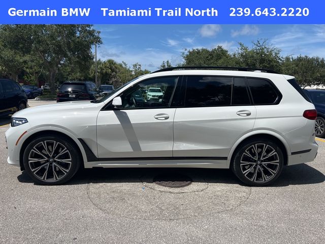 2022 BMW X7 M50i