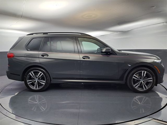 2022 BMW X7 M50i