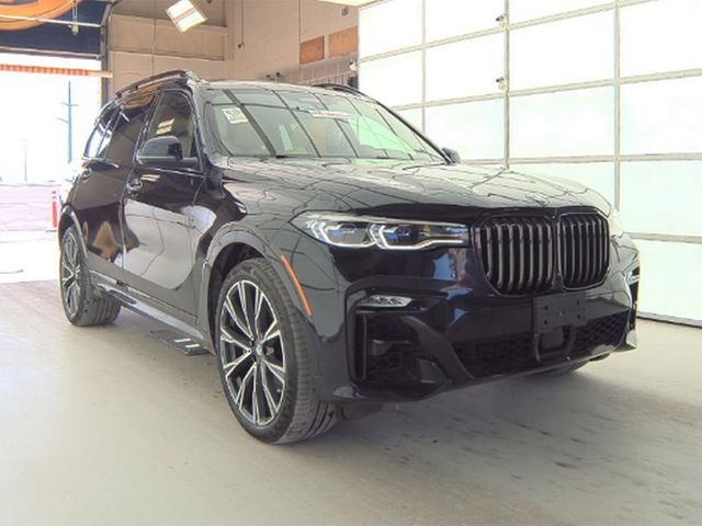 2022 BMW X7 M50i