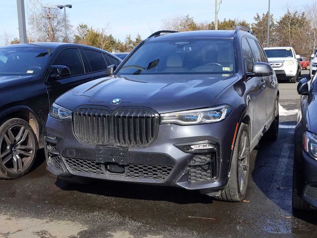 2022 BMW X7 M50i