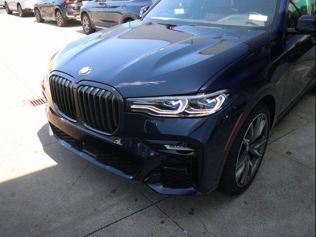 2022 BMW X7 M50i