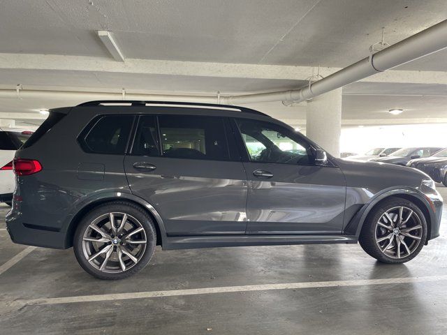 2022 BMW X7 M50i
