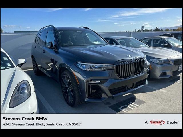 2022 BMW X7 M50i