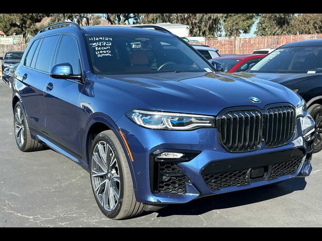 2022 BMW X7 M50i