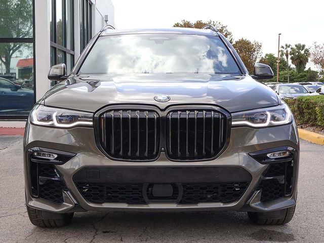 2022 BMW X7 M50i