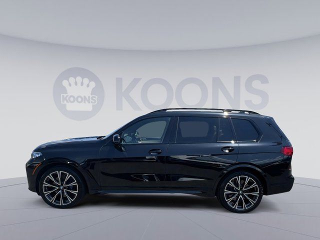 2022 BMW X7 M50i